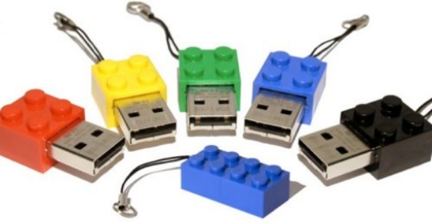 USB-Stick in Legosteinform
